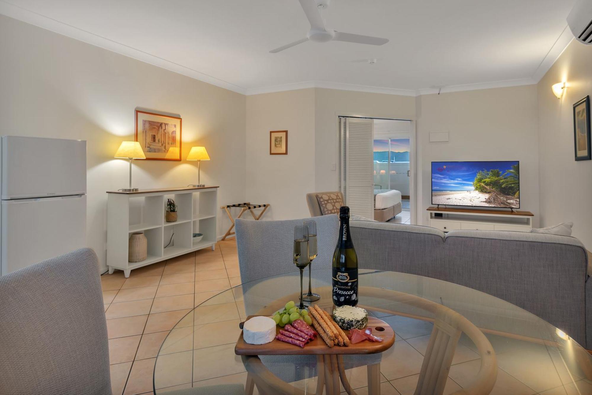 The Newport On Macrossan - Adults Only Aparthotel Port Douglas Esterno foto